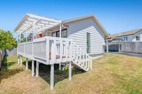 Photo of property in 1/12 Jumento Place, Unsworth Heights, Auckland, 0632