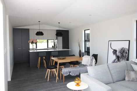 Photo of property in 53 Vinistra Road, Kumeu, 0810