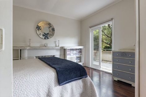 Photo of property in 43 Garden Road, Piha, New Lynn, 0772