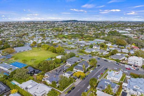 Photo of property in 213 Jervois Road, Herne Bay, Auckland, 1011