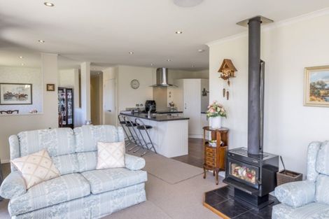 Photo of property in 16 Barry Curtis Place, Levin, 5510