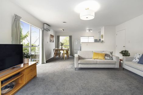 Photo of property in 2/4 Grove Lane, Pakuranga, Auckland, 2010