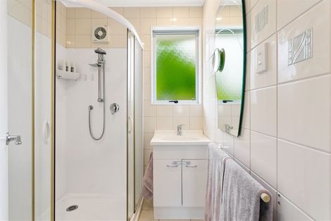 Photo of property in 13 Hewlett Road, Massey, Auckland, 0614