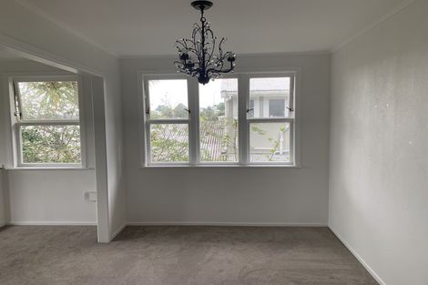 Photo of property in 25 Selwyn Crescent, Forrest Hill, Auckland, 0620