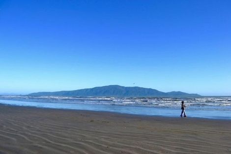 Photo of property in 6 Hohiria Street, Waikanae Beach, Waikanae, 5036