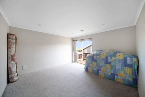 Photo of property in 20 Fairchild Avenue, Goodwood Heights, Auckland, 2105