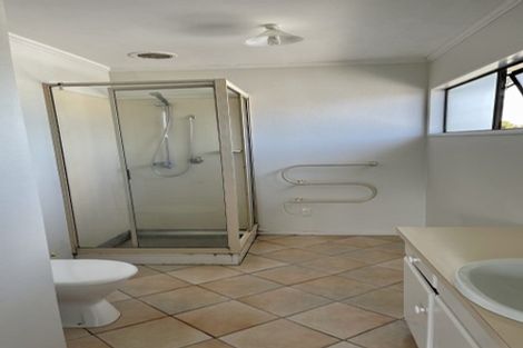 Photo of property in 18 Bradbury Road, Botany Downs, Auckland, 2010