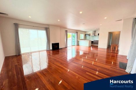 Photo of property in 86 Wiseley Road, West Harbour, Auckland, 0618
