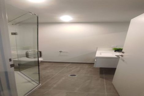 Photo of property in 3/47 Awaroa Road, Sunnyvale, Auckland, 0612