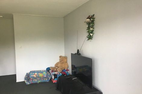 Photo of property in 2/30 Mcleod Road, Henderson, Auckland, 0612