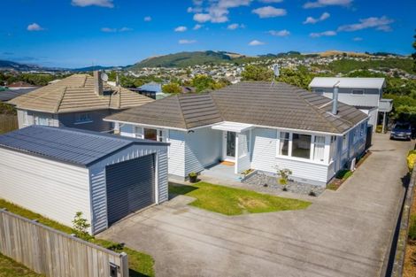 Photo of property in 2 Kapiti Crescent, Titahi Bay, Porirua, 5022