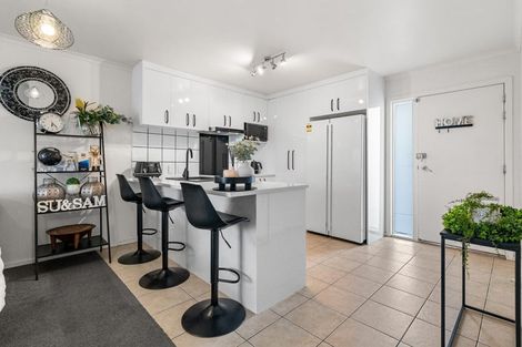 Photo of property in 14/12a Tironui Station Road East, Papakura, 2112