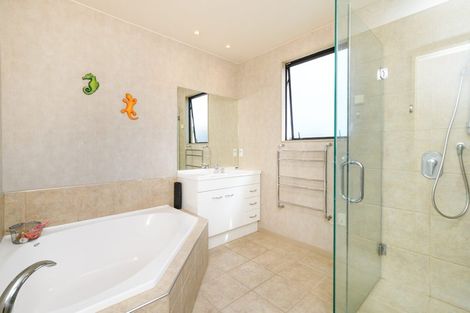 Photo of property in 4 The Strand, Fitzherbert, Palmerston North, 4410