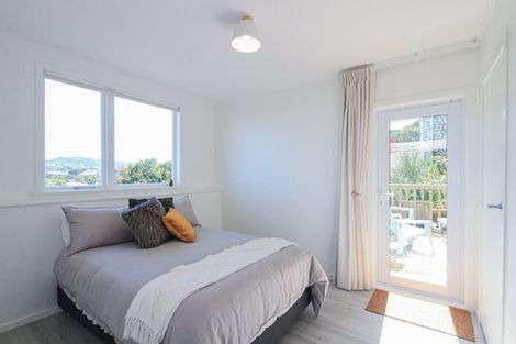 Photo of property in 12 Mataroa Avenue, Northland, Wellington, 6012