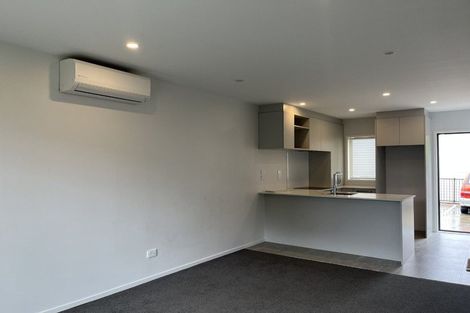 Photo of property in 3/47 Awaroa Road, Sunnyvale, Auckland, 0612