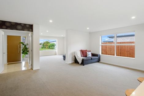 Photo of property in 37 Davaar Crescent, Broomfield, Christchurch, 8042