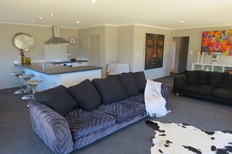 Photo of property in 19 Victoria Street, Coromandel, 3506