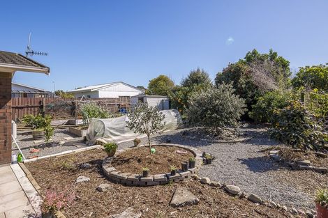 Photo of property in 4 Graham Grove, Waikanae, 5036