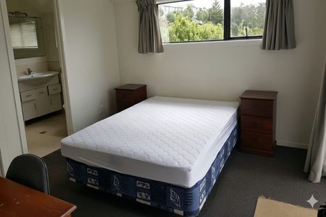 Photo of property in 8c Schnapper Rock Road, Schnapper Rock, Auckland, 0632