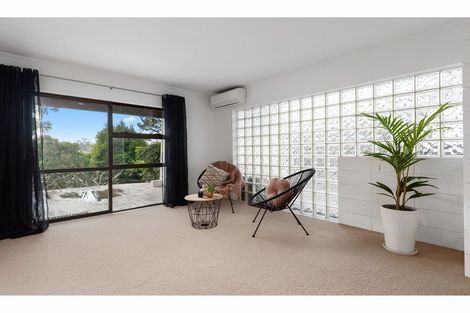 Photo of property in 54 The Avenue, Albany, Auckland, 0632