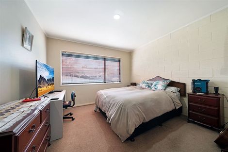 Photo of property in 12 Talavera Place, Te Atatu South, Auckland, 0602