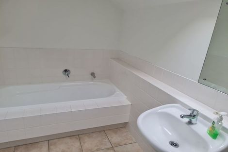 Photo of property in 7 Lissleton Drive, East Tamaki, Auckland, 2013