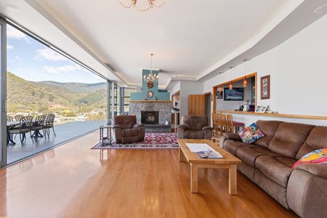 Photo of property in 26 Gravesend Place, Picton, 7220