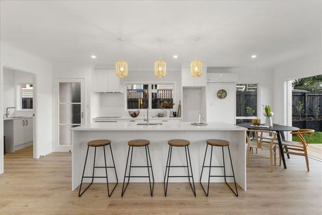 Photo of property in 5 Rambler Crescent, Beach Haven, Auckland, 0626