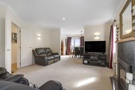 Photo of property in 21 Brooke Ridge Rise, East Tamaki Heights, Auckland, 2016