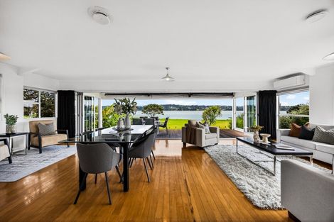 Photo of property in 70 Kiwi Esplanade, Mangere Bridge, Auckland, 2022