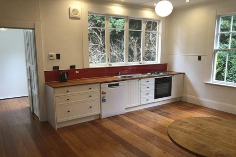 Photo of property in 13 Cave Road, Houghton Bay, Wellington, 6023