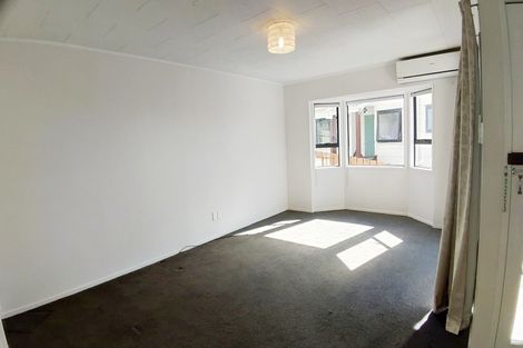 Photo of property in 2/1 Landsdale Place, Massey, Auckland, 0614