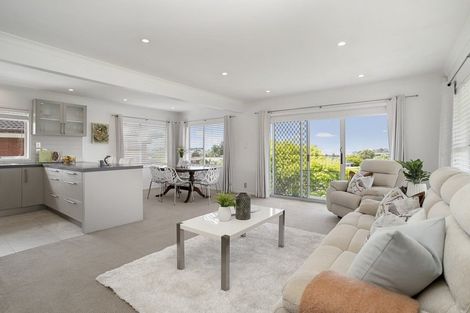 Photo of property in 6 Bodi Place, Te Atatu South, Auckland, 0610