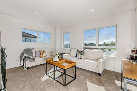 Photo of property in 6 Rauaruhe Road, Karaka, Papakura, 2113