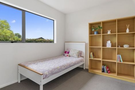 Photo of property in 2/23 Sunset Road, Totara Vale, Auckland, 0632