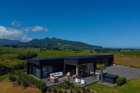 Photo of property in Tapuae, 26 Washer Road, Omata, New Plymouth, 4374