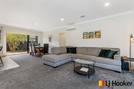 Photo of property in 27 Girvan Terrace, Wattle Downs, Auckland, 2103