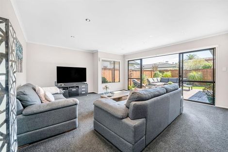 Photo of property in 14 Heidi Crescent, Flat Bush, Auckland, 2016