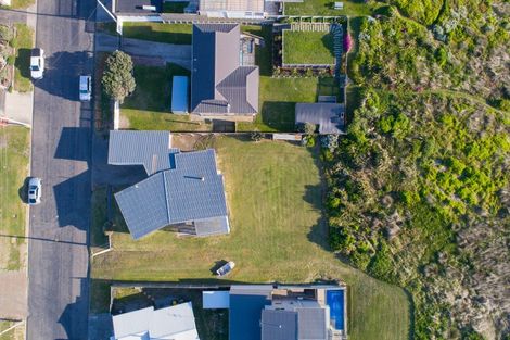 Photo of property in 10 Marine Parade South, Foxton Beach, Foxton, 4815