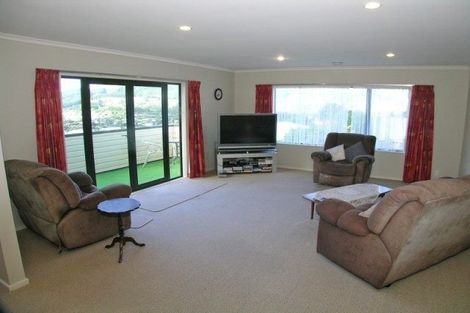 Photo of property in 5b Bishops Glen, Tawa, Wellington, 5028