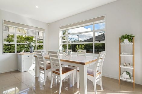 Photo of property in 4 Laurel Oak Drive, Schnapper Rock, Auckland, 0632
