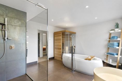 Photo of property in 194 Greenhithe Road, Greenhithe, Auckland, 0632