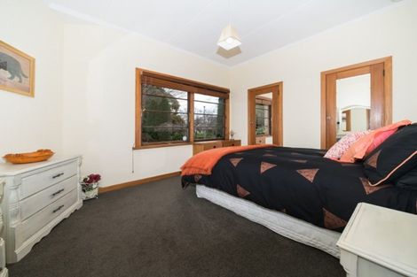 Photo of property in 10 Awatea Terrace, Hokowhitu, Palmerston North, 4410
