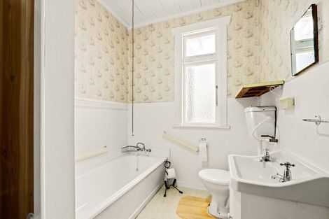 Photo of property in 24 Seymour Street, Waitara, 4320