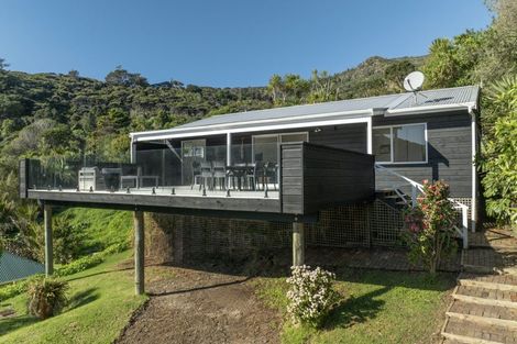 Photo of property in 22 Beach Valley Road, Piha, 0772