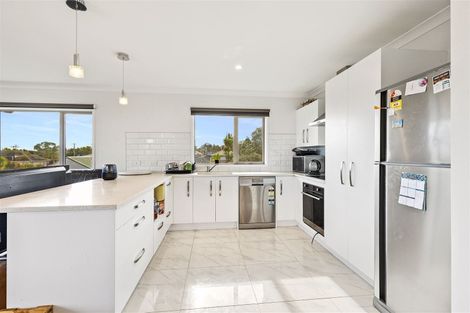 Photo of property in 27a Kirrie Avenue, Te Atatu South, Auckland, 0610