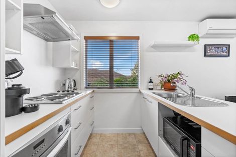 Photo of property in 52 Rising Parade, Fairview Heights, Auckland, 0632