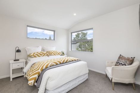 Photo of property in 17 Normanton Street, Glenfield, Auckland, 0629