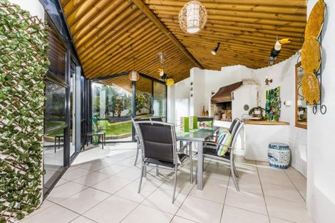 Photo of property in 26 Churchill Road, Murrays Bay, Auckland, 0630