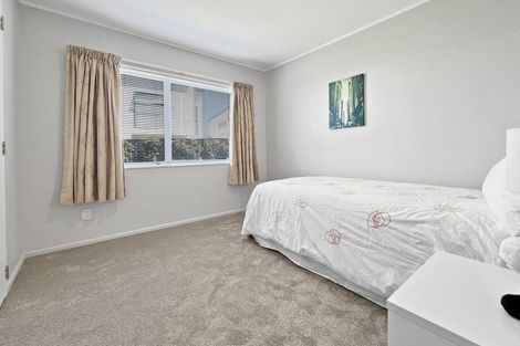 Photo of property in 15 Hocken Place, Mangere Bridge, Auckland, 2022